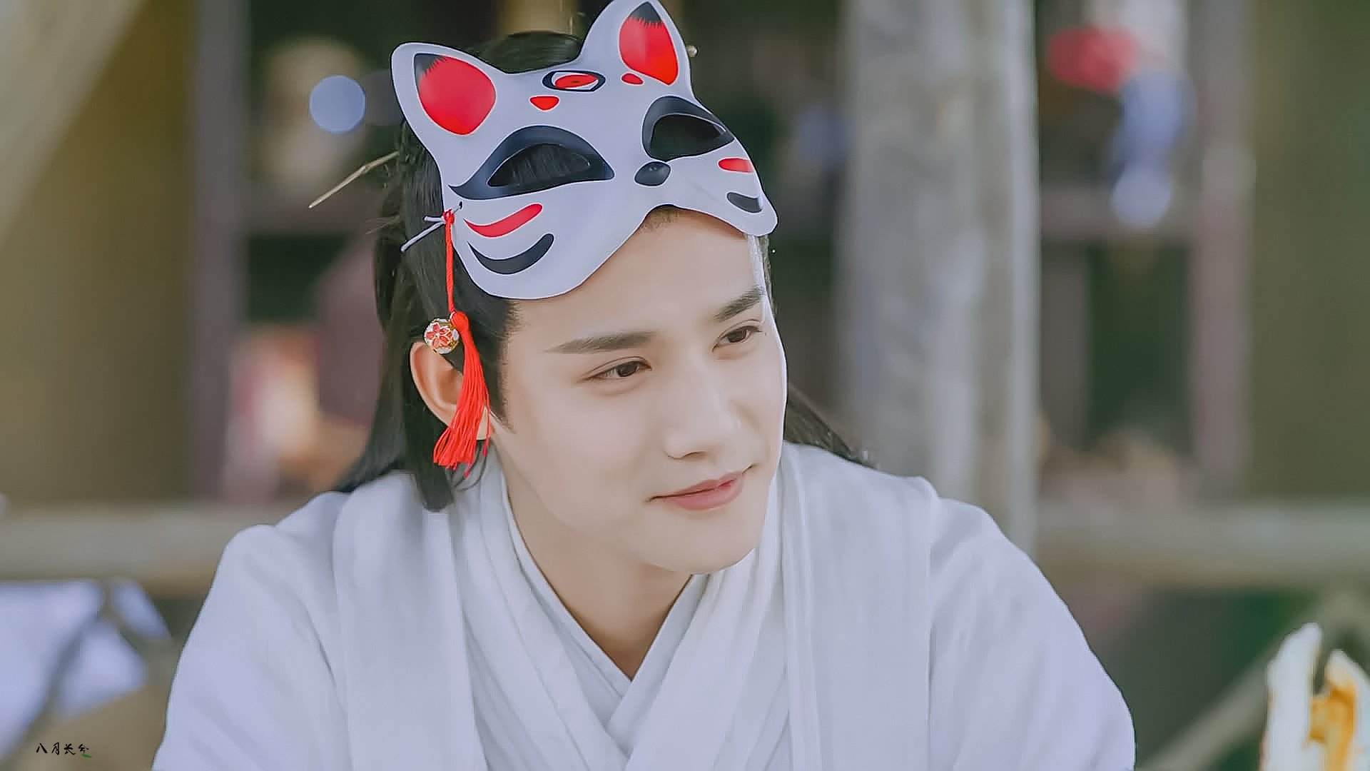 教练组在录像分析会上逐个讲解防守站位提升整体防线意识,防守训练教案